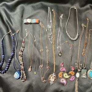 Necklace Lot (15 Necklace, 1 Bracelet)